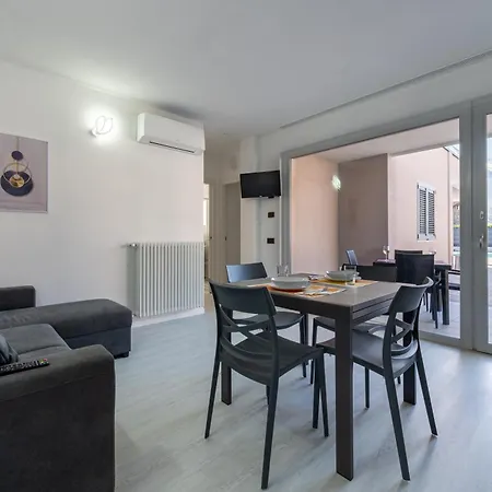 Argentea Apartment *